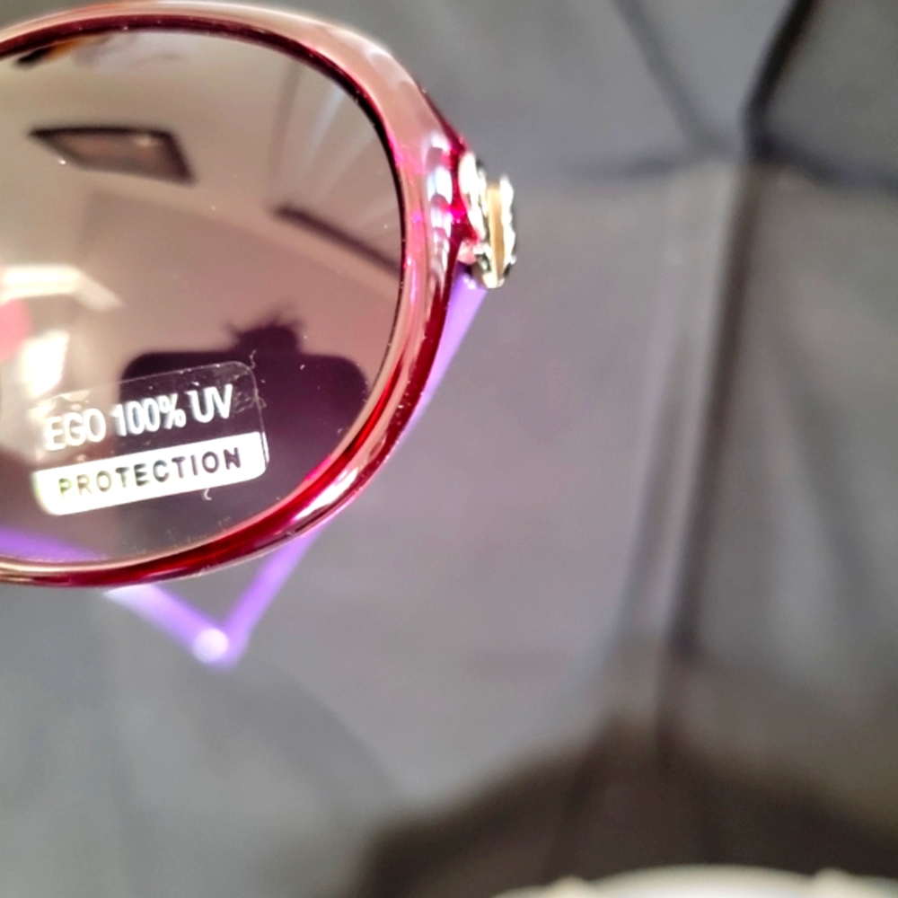 Sun glasses - Picture 3 of 3
